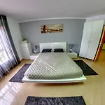 7 Saias - Centro בית הארחה 3*