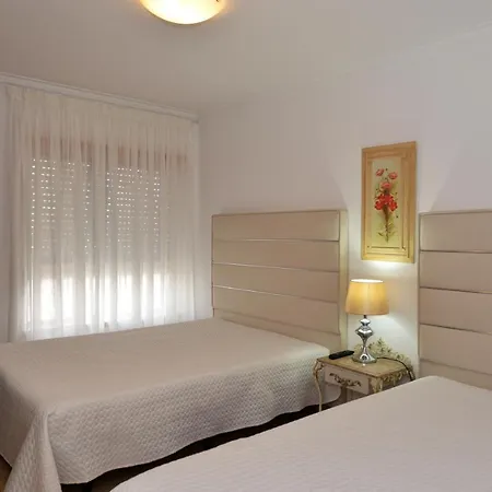 7 Saias - Centro 3*